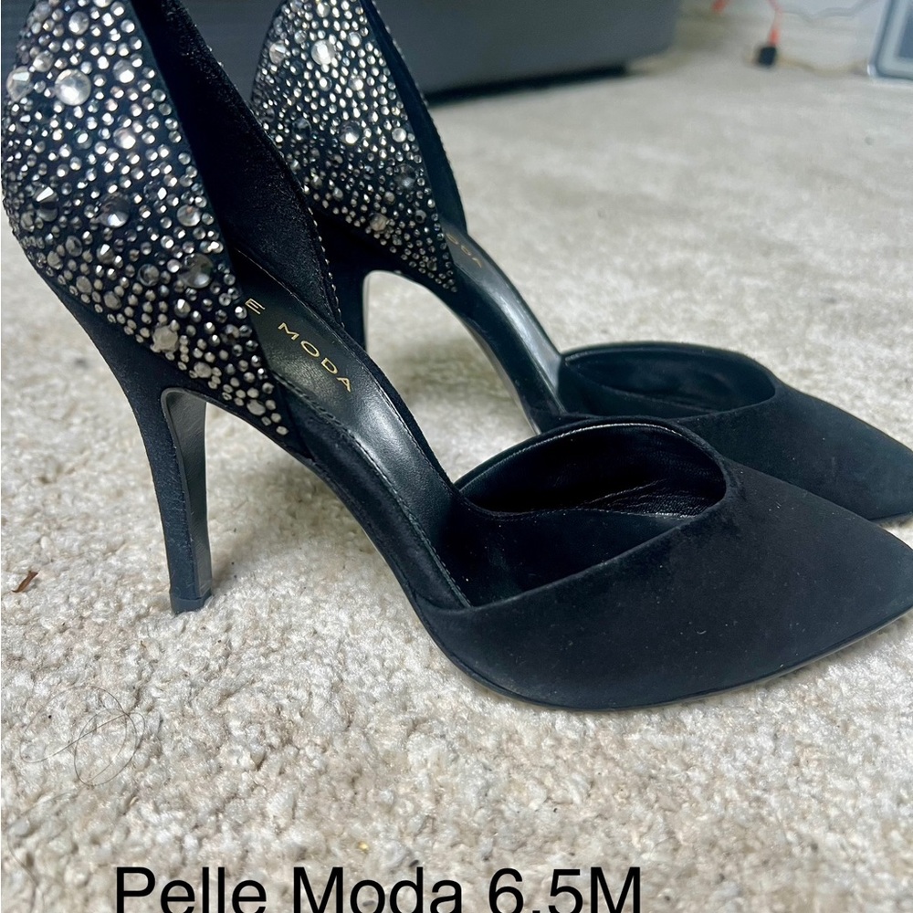 Pelle Moda Elegant Black Heels with Sparkling Accents. NWOT